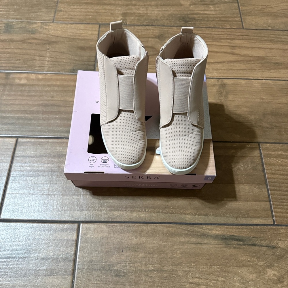 Serra Women's Wedge Sneakers